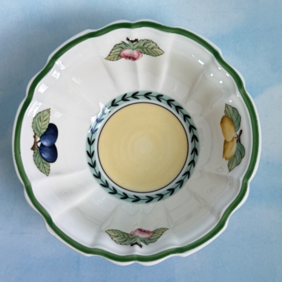 VILLEROY & BOCH Porcelain Serving Bowl FRENCH GARDEN Fluted Scalloped Germany A - Picture 2 of 5